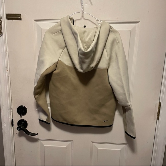 Nike tech Beige Hoodie with Black Accents unisex kids large - Picture 4 of 6